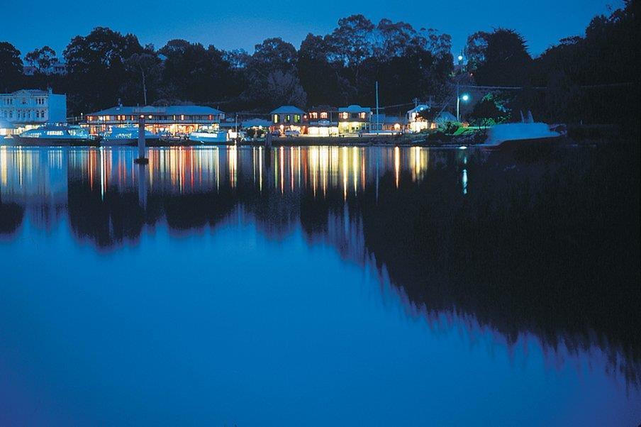 Strahan Village Luaran gambar
