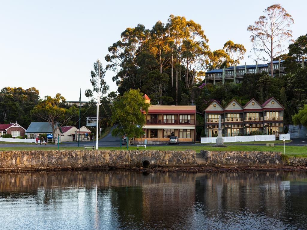Strahan Village Luaran gambar